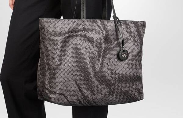 通常在庫品 BOTTEGA VENETA ボッテガヴェネタ イントレッチオリュー